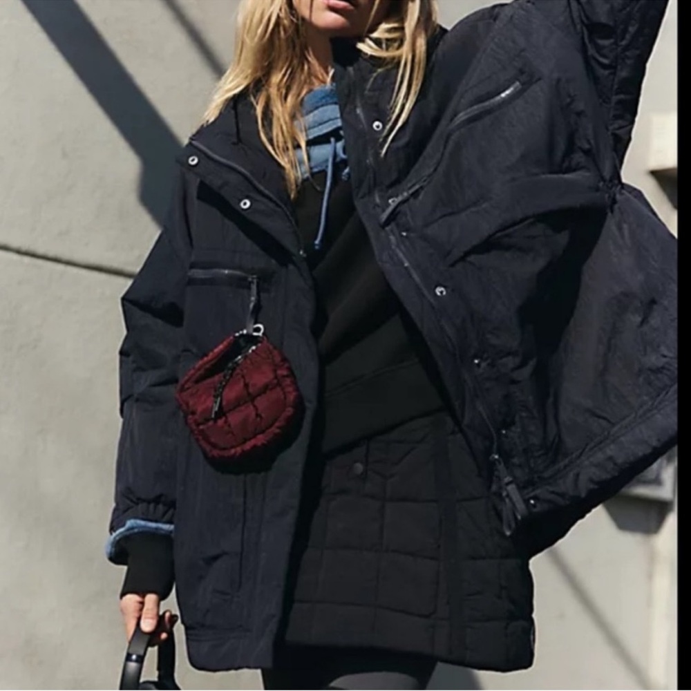 FP MOVEMENT NWT BILLIE BOXY UTILITY
NWT PUFFER JACKET OVERSIZED XS/S $248 BLACK